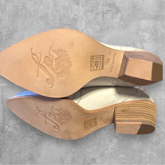FREE PEOPLE NEW Frontier Chelsea Boots Size 38.5 US 8.5 Ivory Patent Leather - Picture 3 of 4